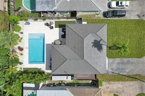 351 NE 43rd Street Oakland Park FL 33334