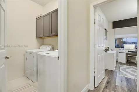 8870 NW 99th Path Doral FL 33178
