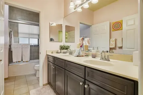 8870 NW 99th Path Doral FL 33178