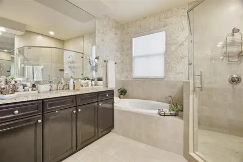 8870 NW 99th Path Doral FL 33178