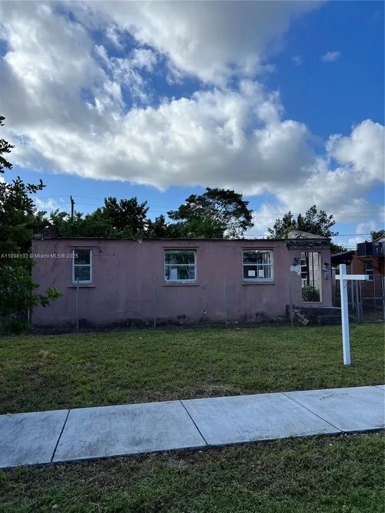 2122 Dewey Street Hollywood FL 33020