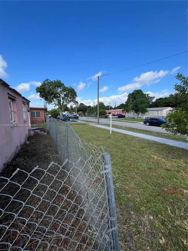 2122 Dewey Street Hollywood FL 33020