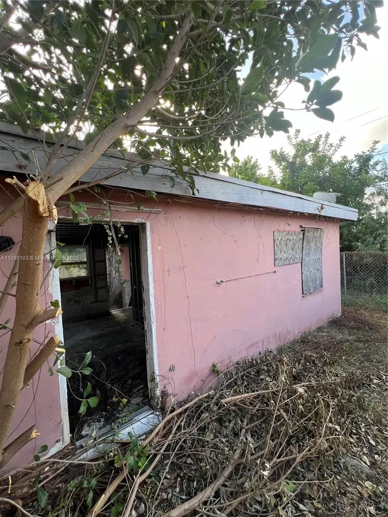 2122 Dewey Street Hollywood FL 33020