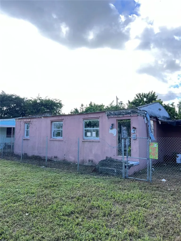 2122 Dewey Street Hollywood FL 33020