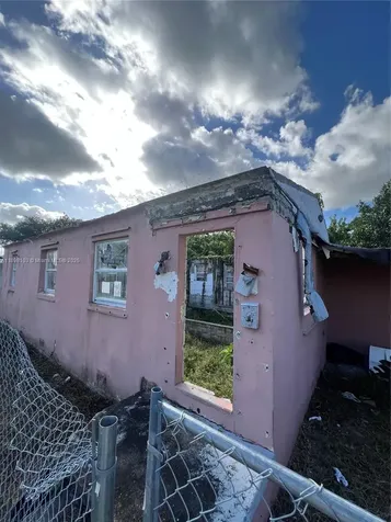 2122 Dewey Street Hollywood FL 33020