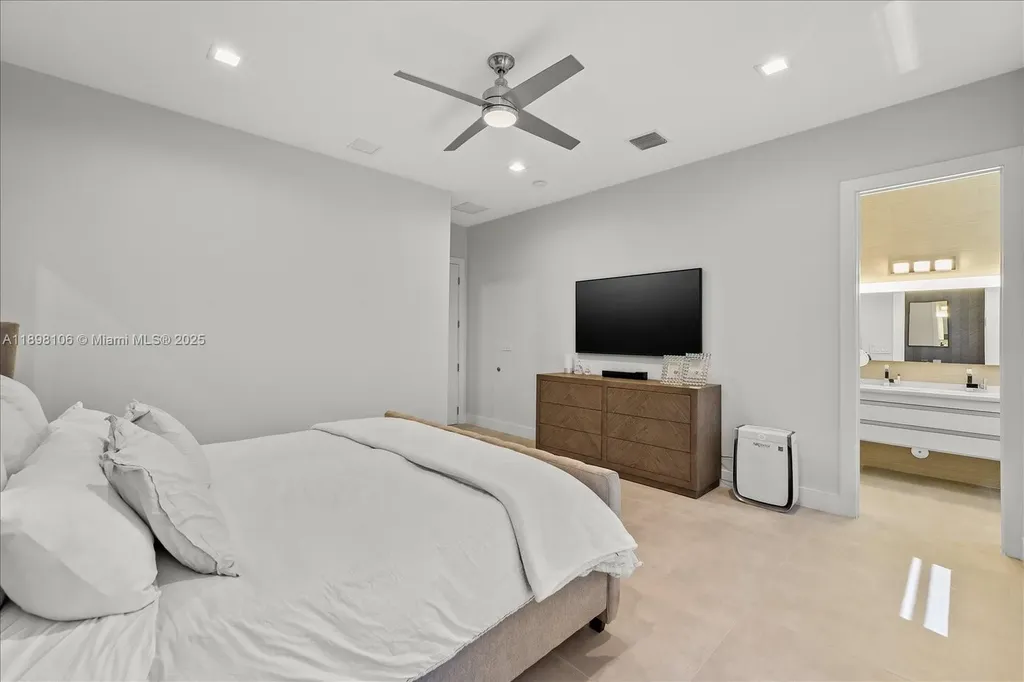 1631 NE 9th Street Fort Lauderdale FL 33304