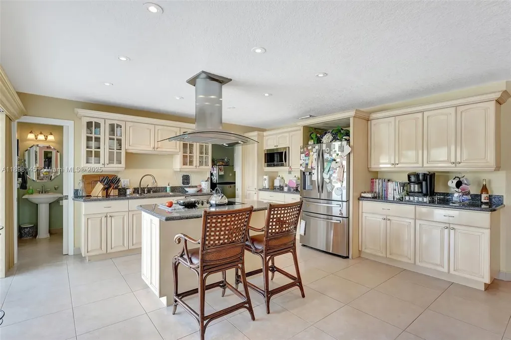 5517 Bayview Drive Fort Lauderdale FL 33308