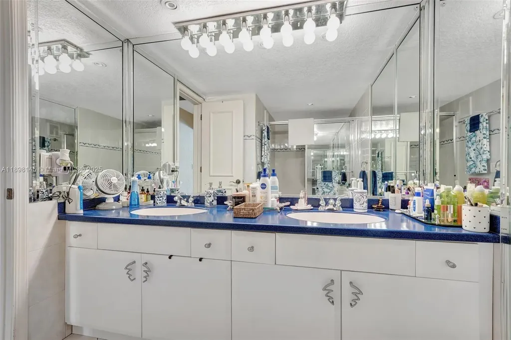 5517 Bayview Drive Fort Lauderdale FL 33308