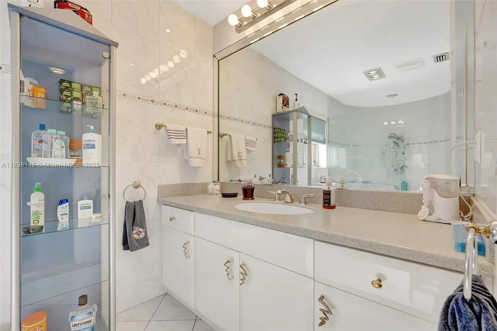 5517 Bayview Drive Fort Lauderdale FL 33308