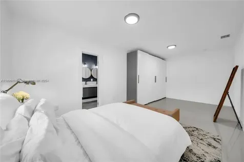 555 NE 127th Street North Miami FL 33161