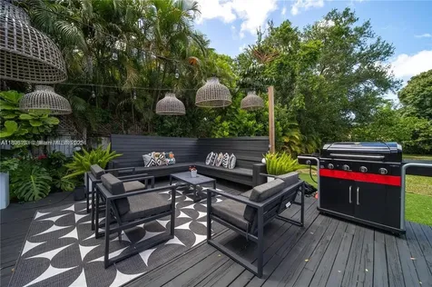 555 NE 127th Street North Miami FL 33161