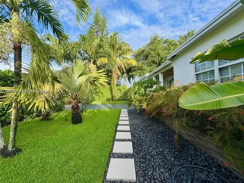 555 NE 127th Street North Miami FL 33161