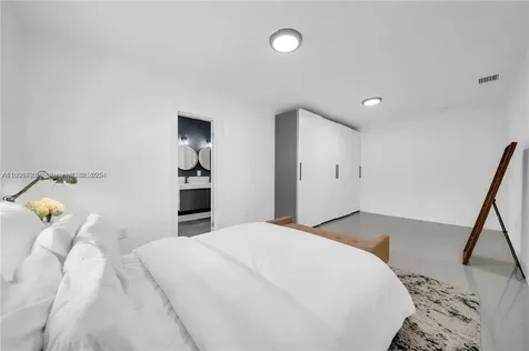 555 NE 127th Street North Miami FL 33161
