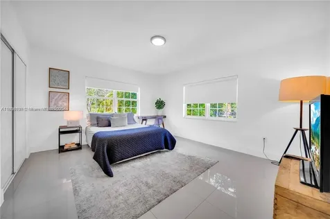 555 NE 127th Street North Miami FL 33161