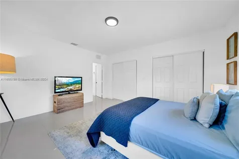 555 NE 127th Street North Miami FL 33161