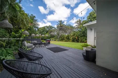 555 NE 127th Street North Miami FL 33161