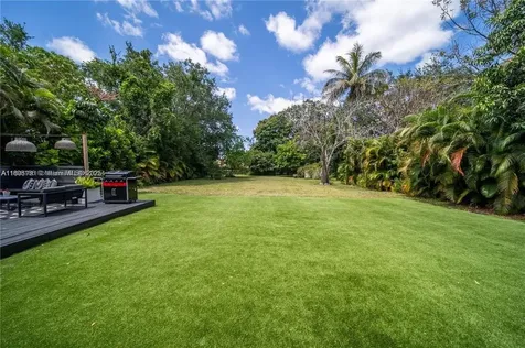 555 NE 127th Street North Miami FL 33161