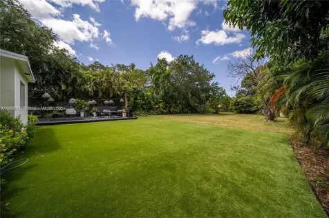 555 NE 127th Street North Miami FL 33161