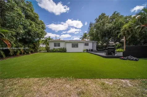555 NE 127th Street North Miami FL 33161