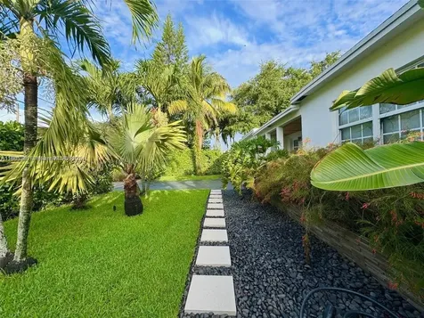 555 NE 127th Street North Miami FL 33161