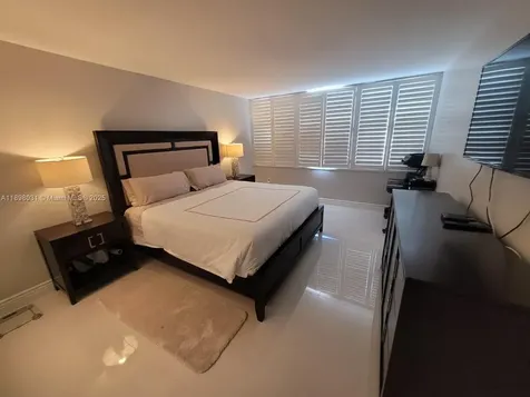 18071 Biscayne Boulevard Aventura FL 33160