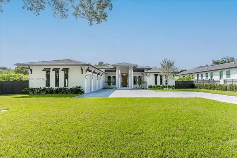 7110 SW 82 Avenue Miami FL 33143
