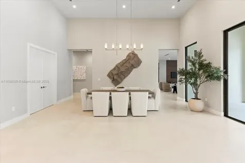 7110 SW 82 Avenue Miami FL 33143