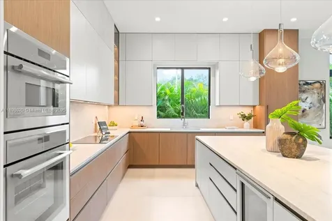 7110 SW 82 Avenue Miami FL 33143