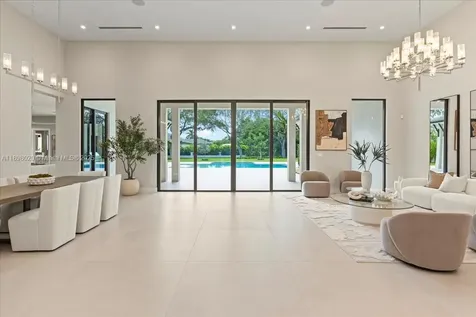 7110 SW 82 Avenue Miami FL 33143