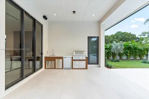 7110 SW 82 Avenue Miami FL 33143