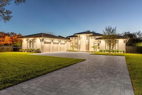 7110 SW 82 Avenue Miami FL 33143