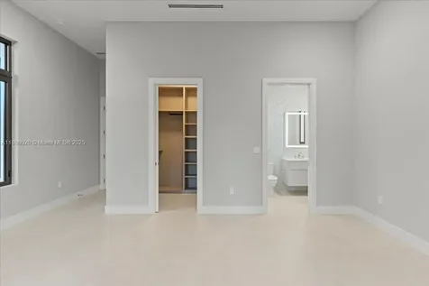 7110 SW 82 Avenue Miami FL 33143