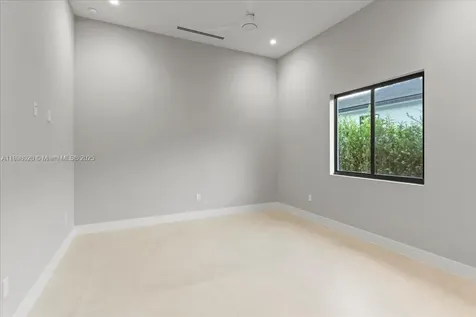 7110 SW 82 Avenue Miami FL 33143