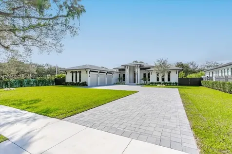 7110 SW 82 Avenue Miami FL 33143