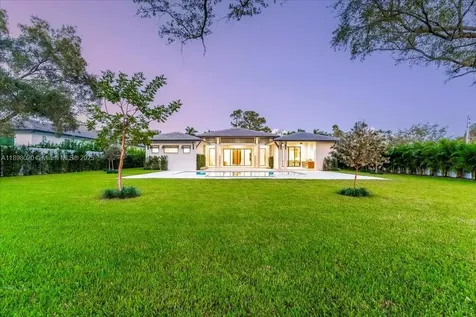 7110 SW 82 Avenue Miami FL 33143