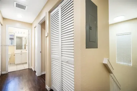 6051 SW 19th Place North Lauderdale FL 33068