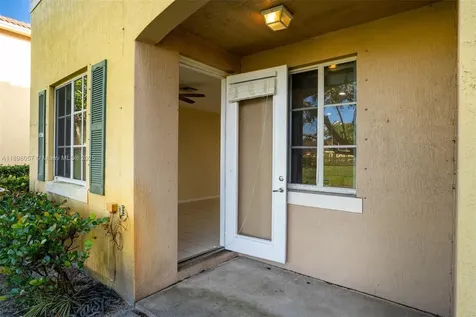 6051 SW 19th Place North Lauderdale FL 33068