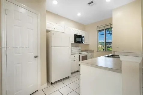 6051 SW 19th Place North Lauderdale FL 33068