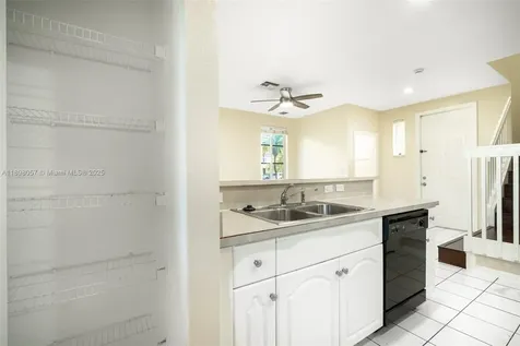 6051 SW 19th Place North Lauderdale FL 33068