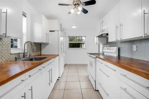 8002 Lagos De Campo Boulevard Tamarac FL 33321