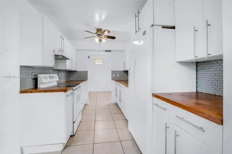 8002 Lagos De Campo Boulevard Tamarac FL 33321
