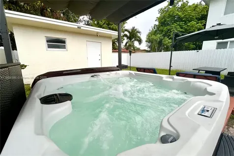 3132 NW 43rd Street Miami FL 33142