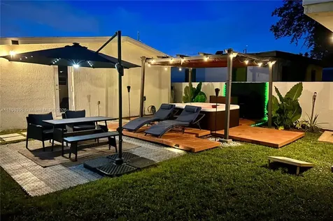 3132 NW 43rd Street Miami FL 33142