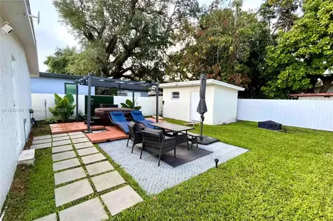 3132 NW 43rd Street Miami FL 33142