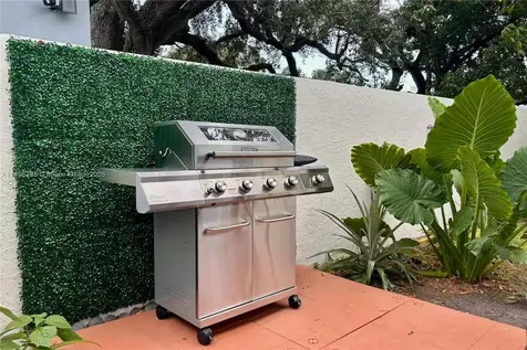 3132 NW 43rd Street Miami FL 33142