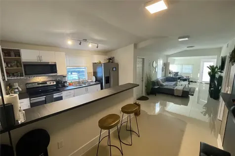 3132 NW 43rd Street Miami FL 33142