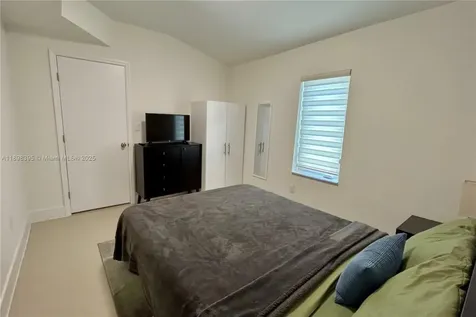 3132 NW 43rd Street Miami FL 33142