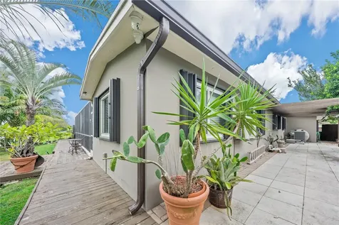 11041 NW 22nd Street Pembroke Pines FL 33026