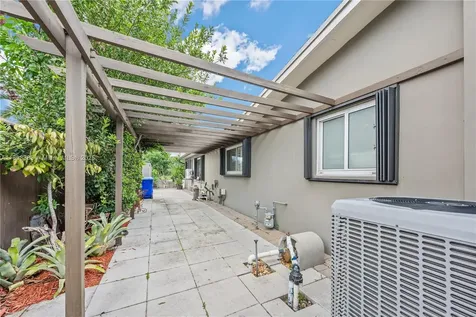 11041 NW 22nd Street Pembroke Pines FL 33026