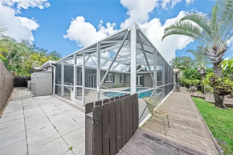 11041 NW 22nd Street Pembroke Pines FL 33026